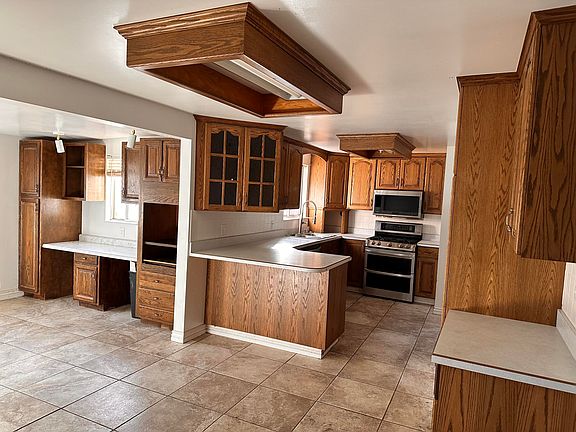 5th image of 475 E Parkway Dr