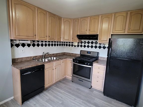 5th image of 2510 Mockingbird Ln