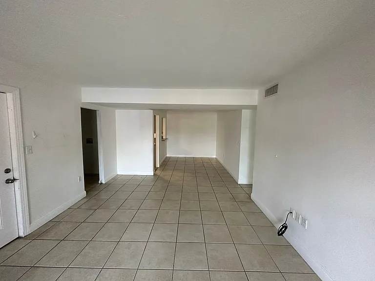 12622 Kenwood Ln #B — Photo 4