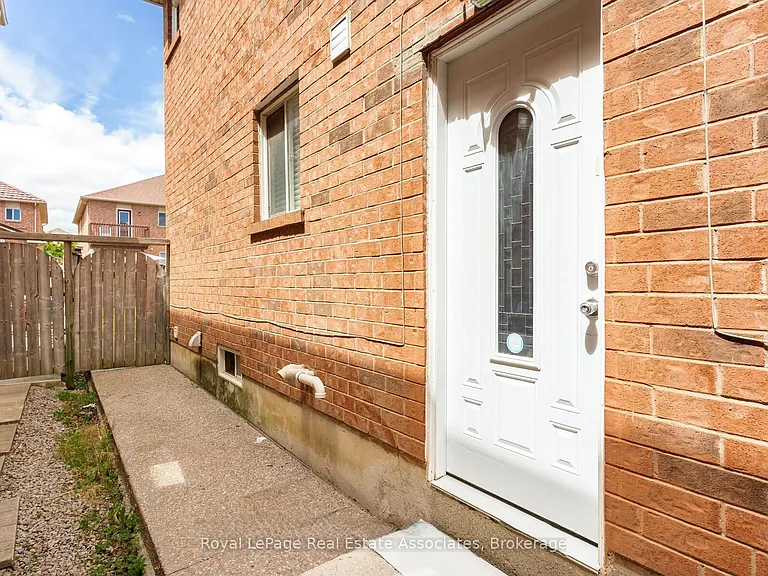116 Lake Louise Dr #LOWER — Photo 2