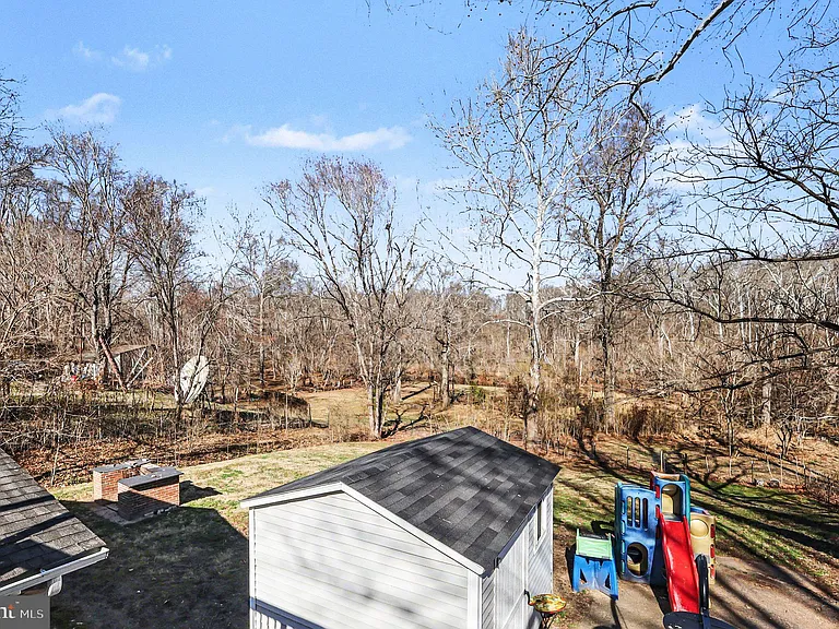 7409 Lake Dr — Photo 32