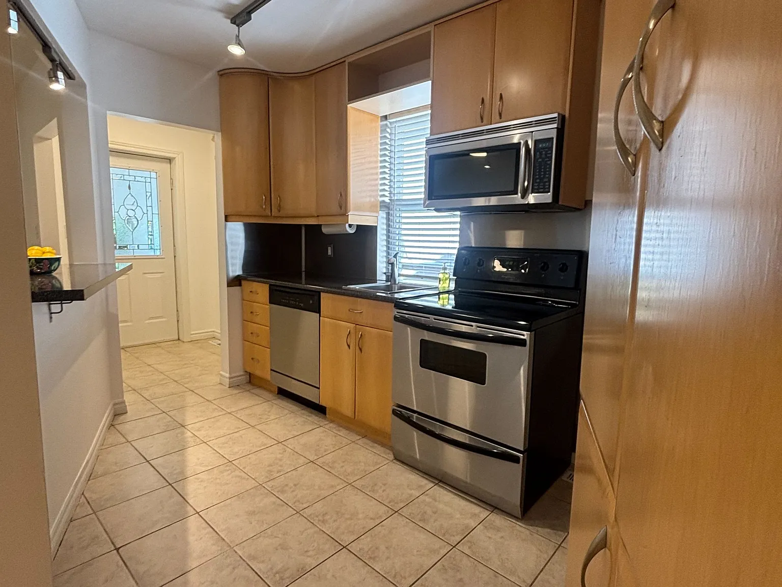 3 bed, $3,649 — Photo 4