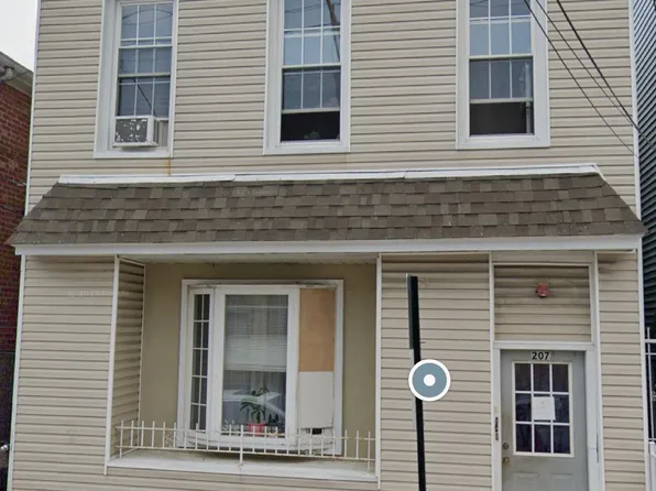 207 70th St, Guttenberg, NJ 07093