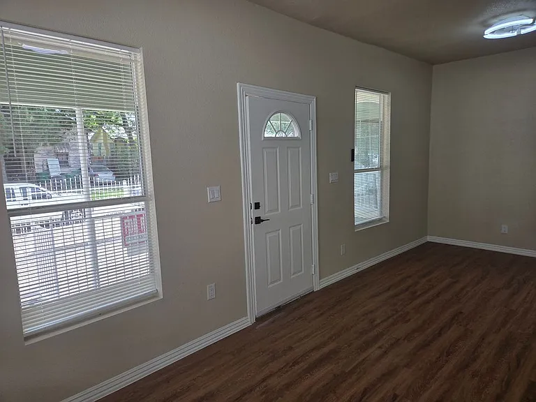 219 Princeton Ave — Photo 8