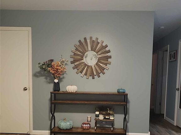 4th image of 305 Summit Rd