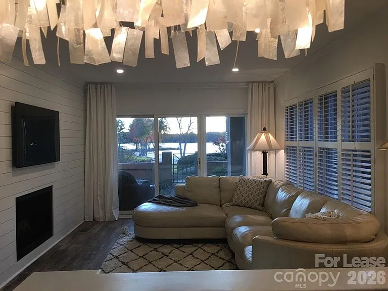 646 Portside Dr — Photo 8