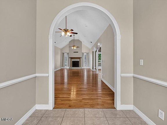 4th image of 156 Henry Dr