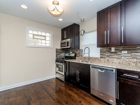 3rd image of 10639 S Emerald Ave