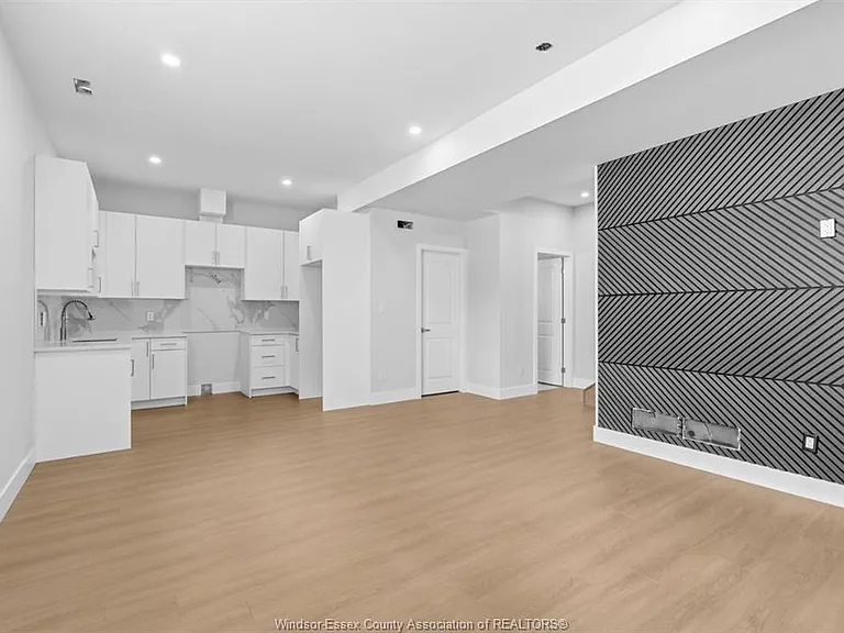 2142 Daytona Ave — Photo 7