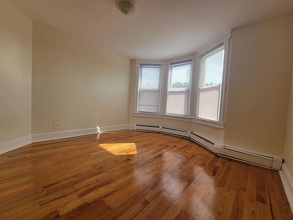 4th image of 166 Highland Ave #F
