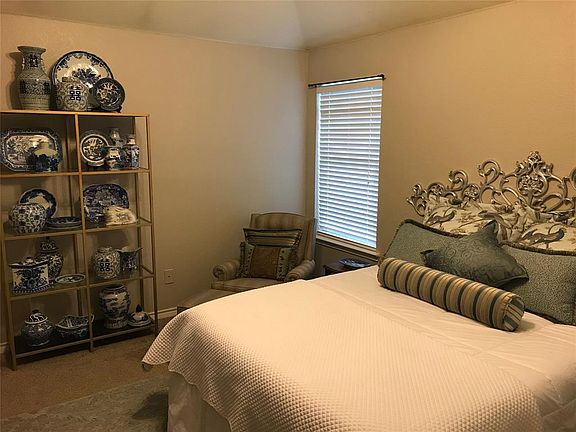 3rd image of 4012 Big Thicket Dr