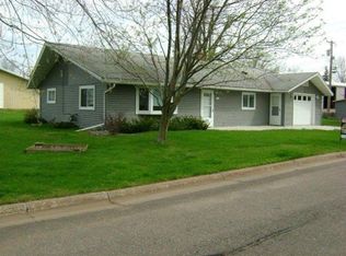 302 E Maple St, Abbotsford, WI 54405