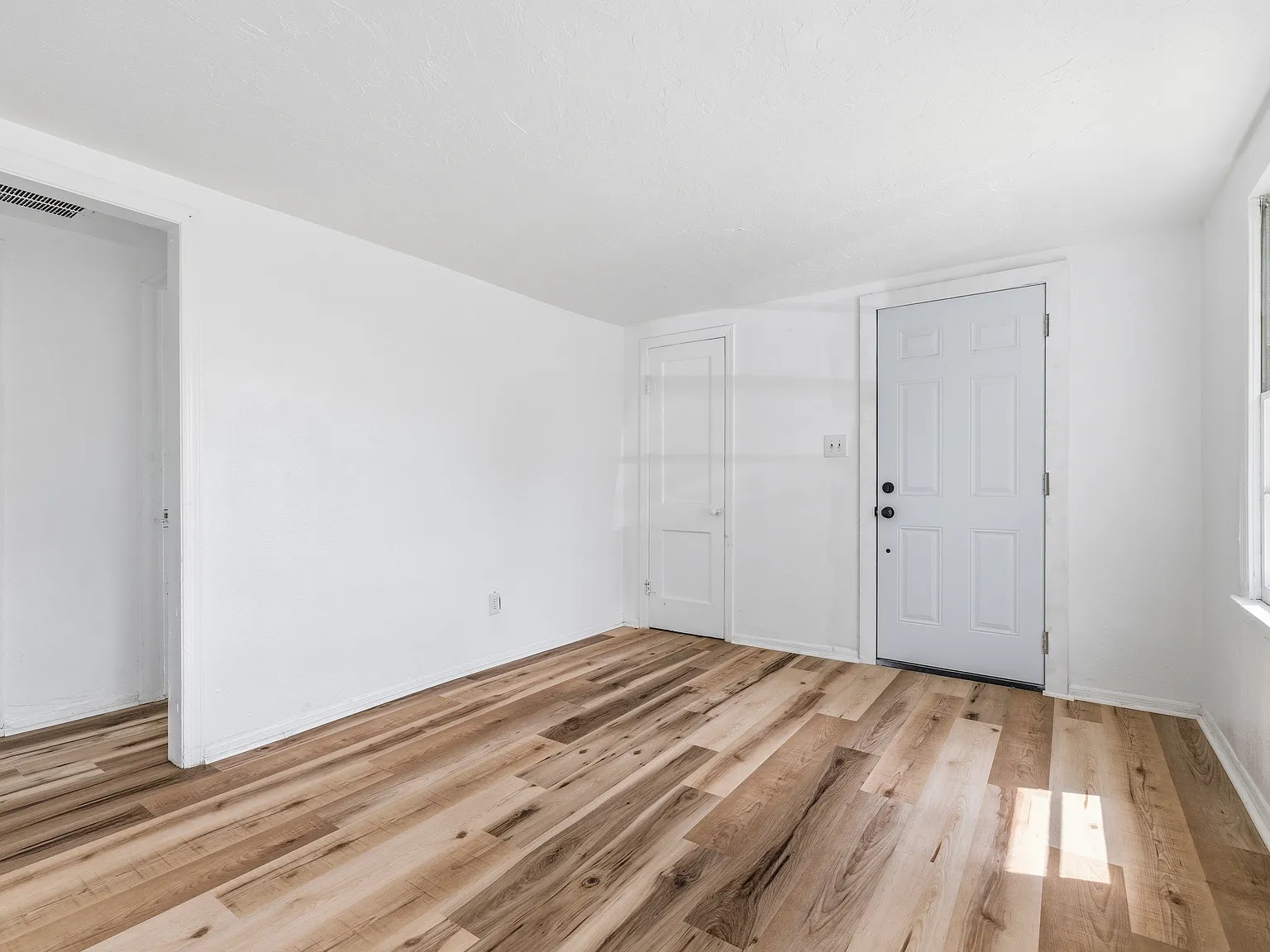 2 bed, 700 sqft, $975 — Photo 4