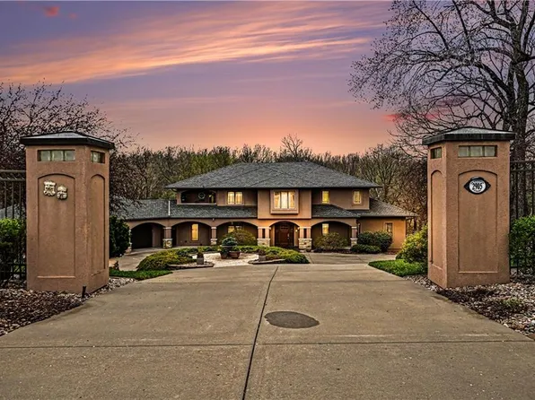 2905 SW 19th St, Blue Springs, MO 64015