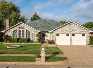 3221 Timber Grove Dr, Bedford, TX 76021