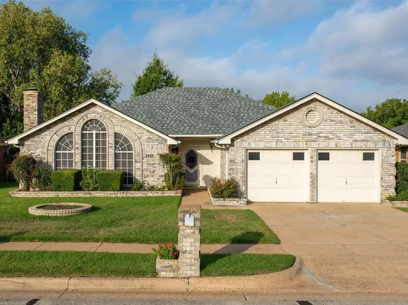 3221 Timber Grove Dr, Bedford, TX 76021