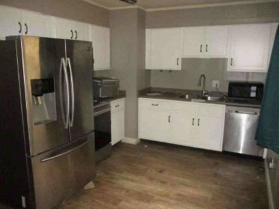 4th image of 907 Hickory St
