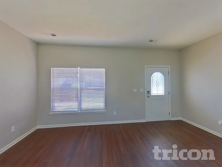 1522 Ladora Dr — Photo 3
