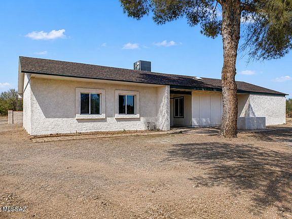 3rd image of 1160 W Camino Desierto