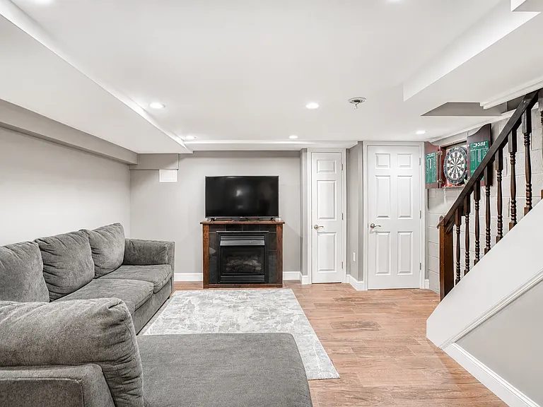 610 Michell St — Photo 23