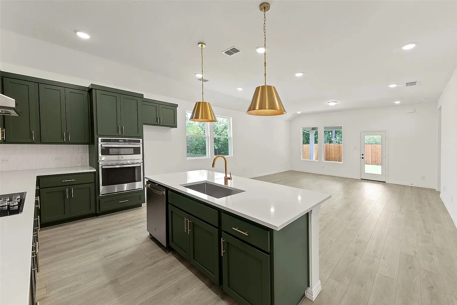 4 bed, 2252 sqft, $2,450 — Photo 2