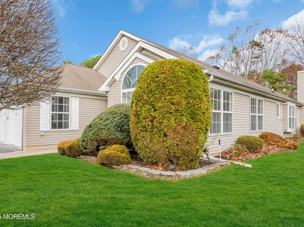 9 Oakmont Road, Lakewood, NJ 08701