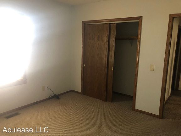 3rd image of 221 Blaine St