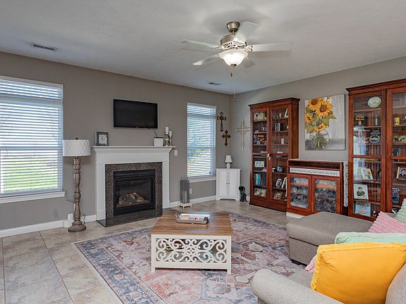 4th image of 100 Aqueduct Cir