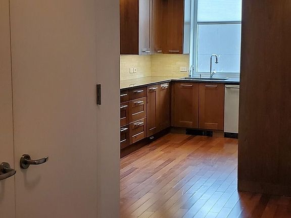 5th image of 640 W 237th St APT 3C