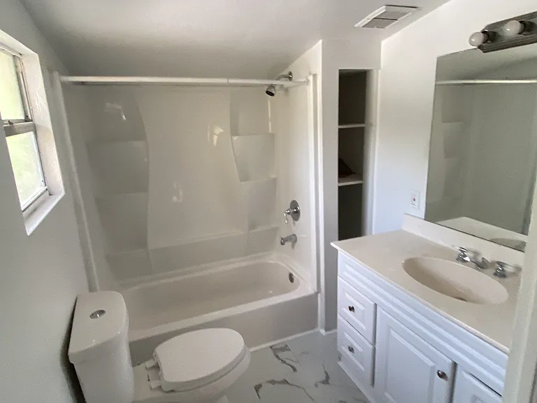 2512 N Dixie Fwy — Photo 28