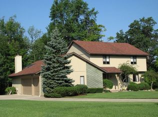738 Skyland Dr, Macedonia, OH 44056