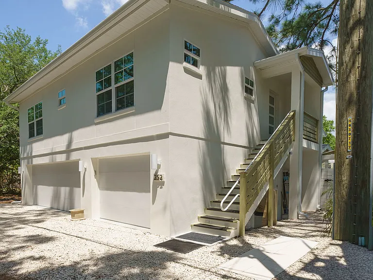 250 33rd Ave N #1 — Photo 4