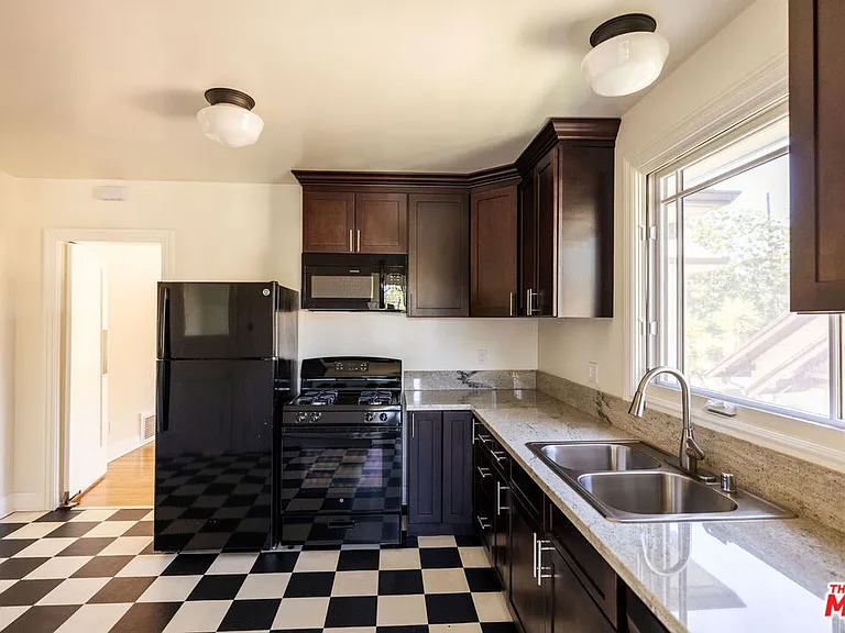 824 Brent Ave — Photo 13