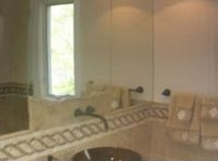 589 Landing Ave, Smithtown, NY 11787