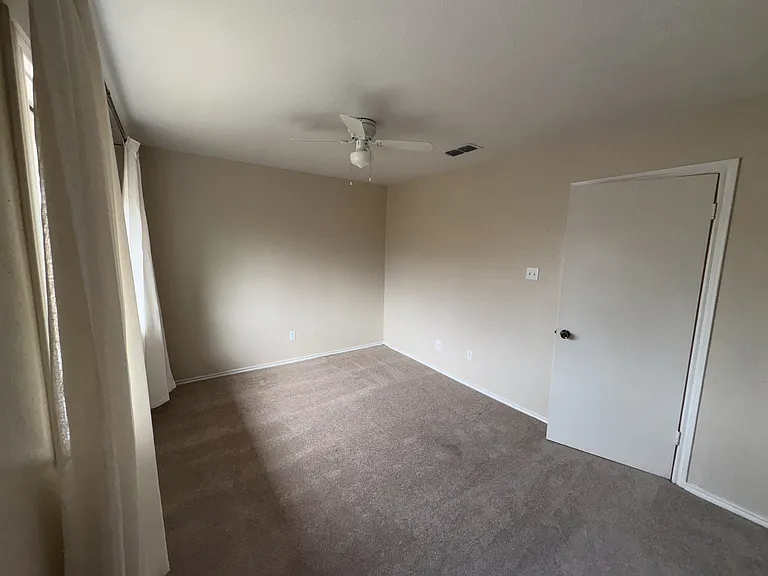 2622 Custer Pkwy #D — Photo 11