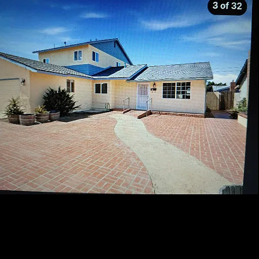 1121 E Lemon Ave