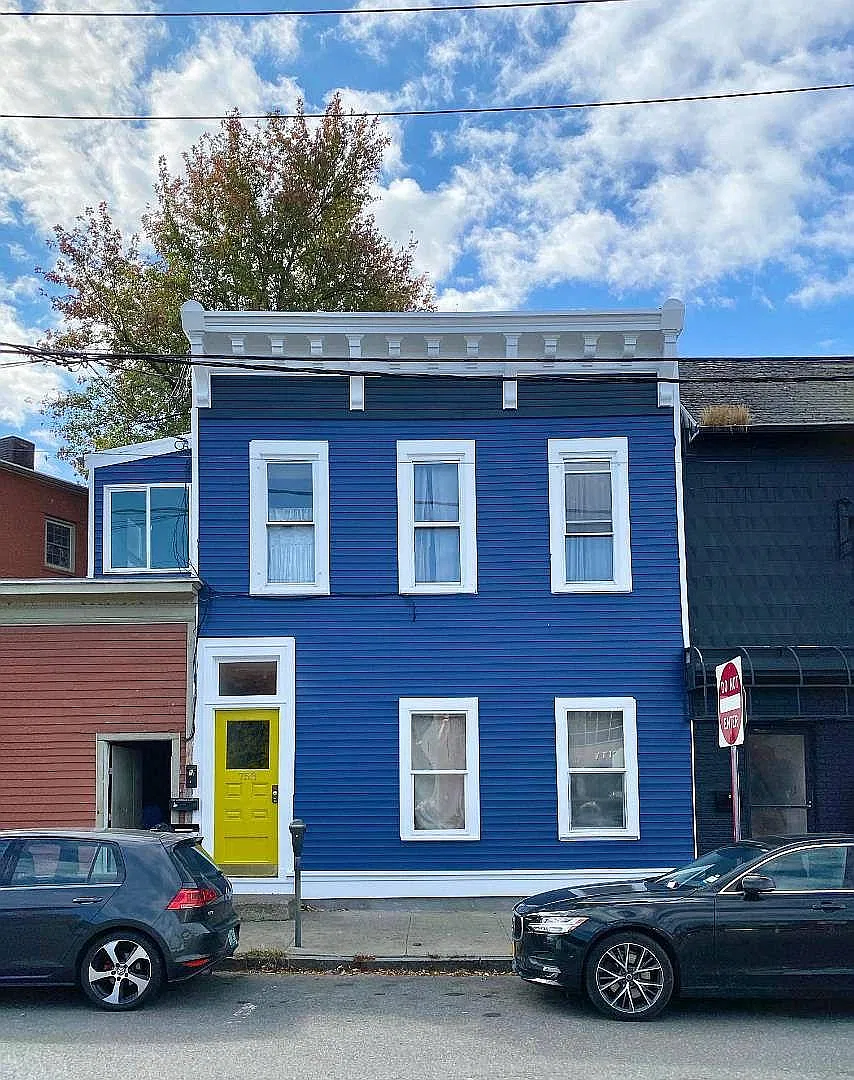 Columbia St — Photo 1