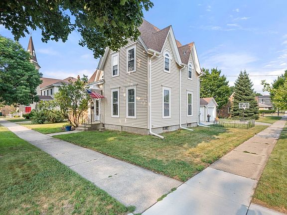 2nd image of 230 Somonauk St
