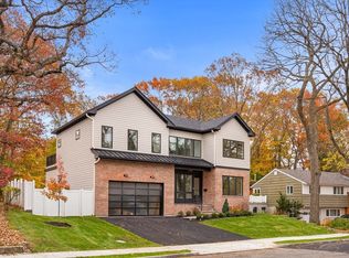16 Dorcar Rd, Chestnut Hill, MA 02467
