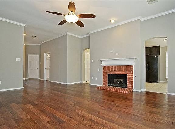 2nd image of 2919 Meadow Glen Dr