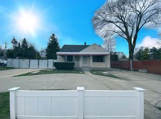 9039 Middlebelt Rd, Livonia, MI 48150