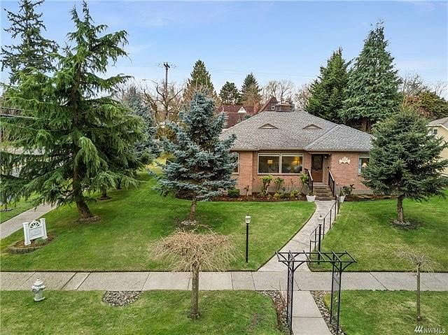 1st image of 3902 N 31st St #A