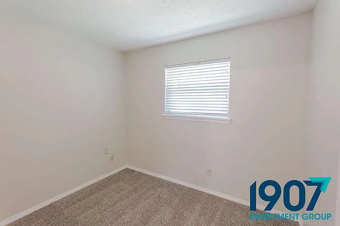 709 NW 16th St — Photo 19