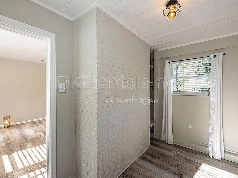 2874 Blount St — Photo 14