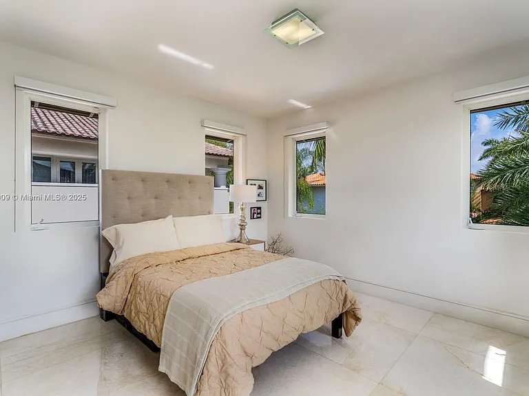112 Paloma Dr — Photo 6
