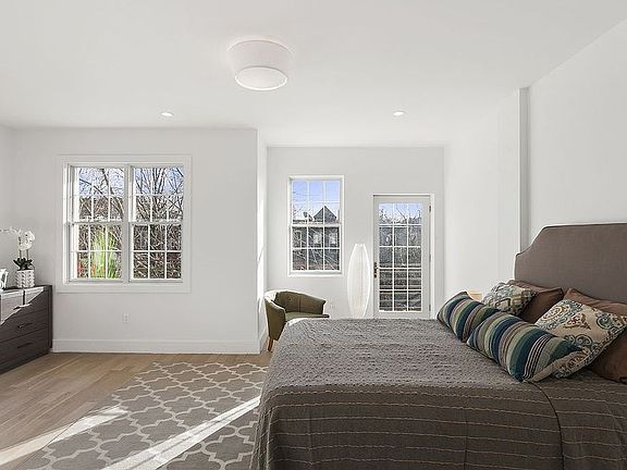 3rd image of 476A Hancock St #3