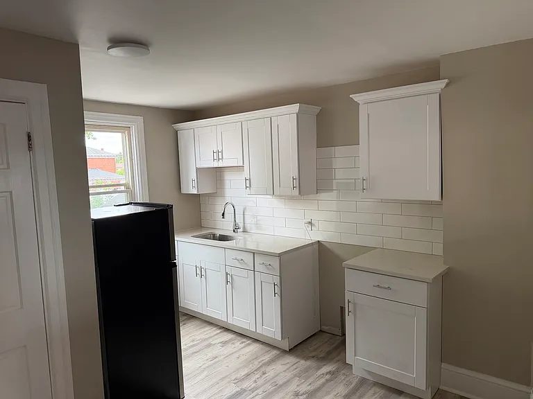 240 Walnut St #3 — Photo 1