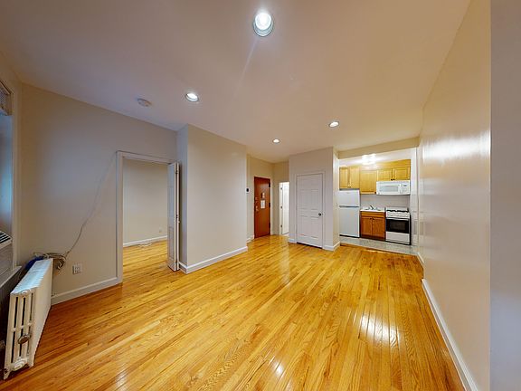 2nd image of 150 W 49th St #2R