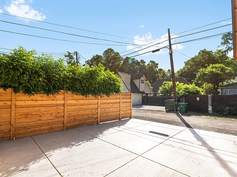 725 Orient St — Photo 22