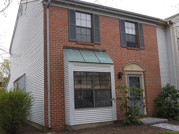 2nd image of 206 Hampshire Ct